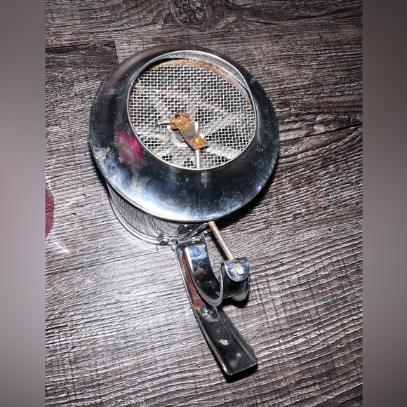 2 kitchen gadgets hand sifter and hand shredder grater - Picture 4 of 5